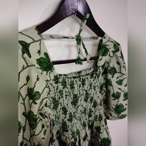 Green Square Neck Smocked Top 💚 - Picture 9 of 13